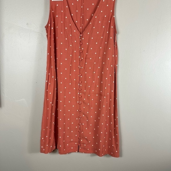 Madewell xxsmall 17 p2p. 31-1:2 length  vneck covered buttons. Sleeveless - Picture 2 of 7